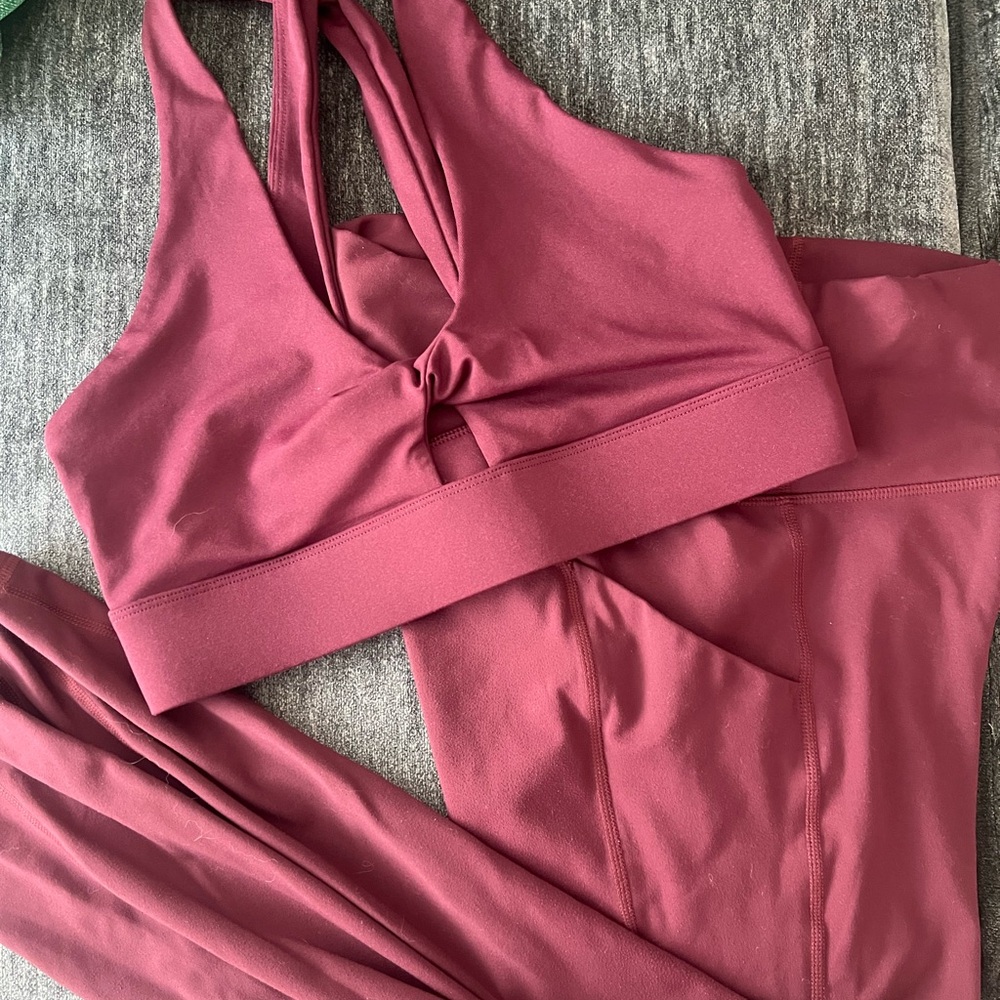Fabletics Mauve Rose Sports Bra and Leggings Set